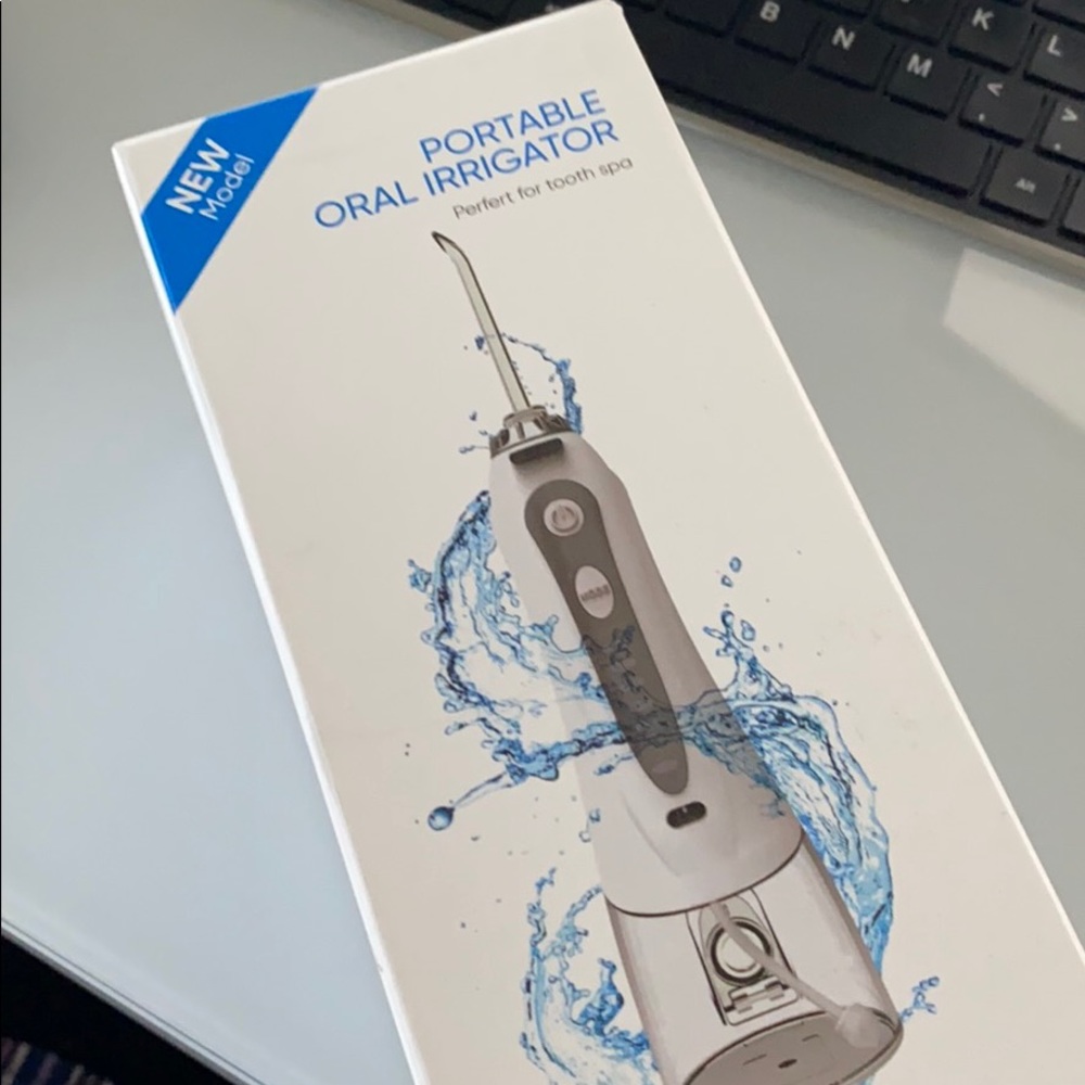 Portable oral irrigator